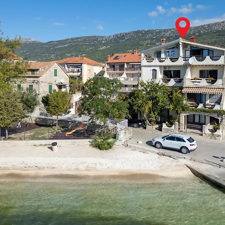 Two-bedroom Kastel Kambelovac With Sea View 02 Appartamento *