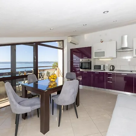 Appartamento Two-bedroom Kastel Kambelovac With Sea View 02 Kaštela