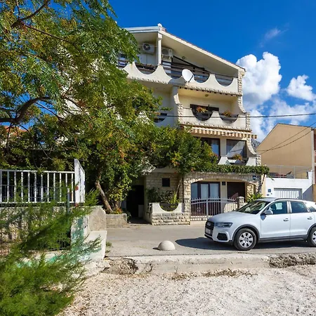 Two-bedroom Kastel Kambelovac With Sea View 02