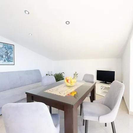 Two-bedroom Kastel Kambelovac With Sea View 02 Kaštela