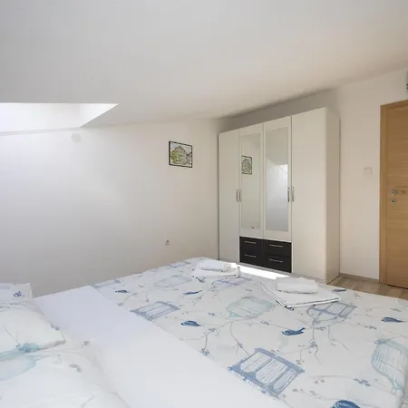 Two-bedroom Kastel Kambelovac With Sea View 02 *