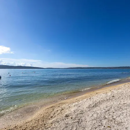 Appartamento Two-bedroom Kastel Kambelovac With Sea View 02 *